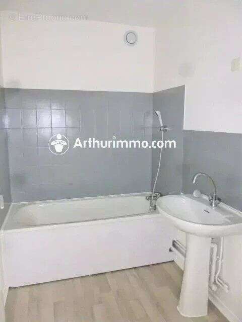 Appartement à SAINT-PIERRE-DU-PERRAY