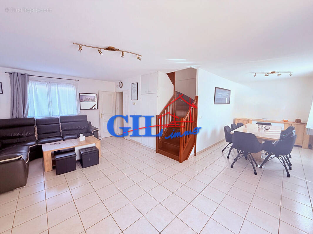 Maison à SAVIGNY-LE-TEMPLE