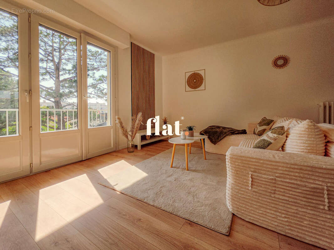 Appartement T3 de 70 m2  - RD POINT DE VANNES - 2 chambres + Cave - photo 3