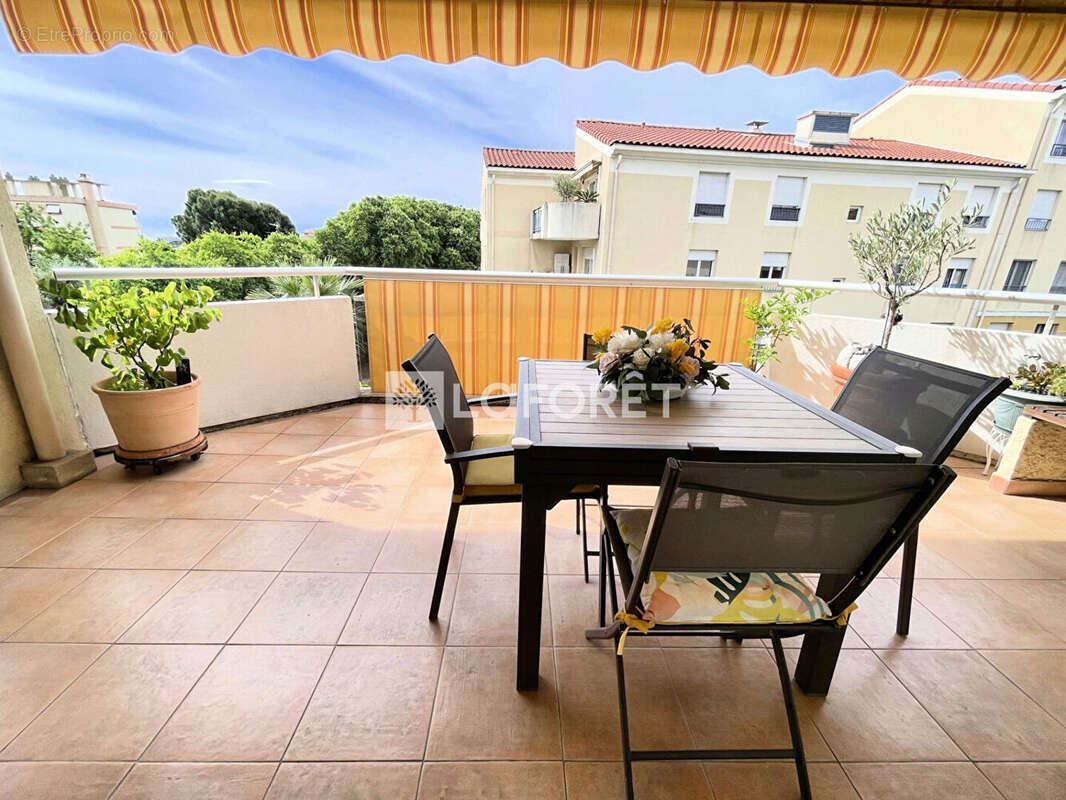 Appartement à SAINT-LAURENT-DU-VAR