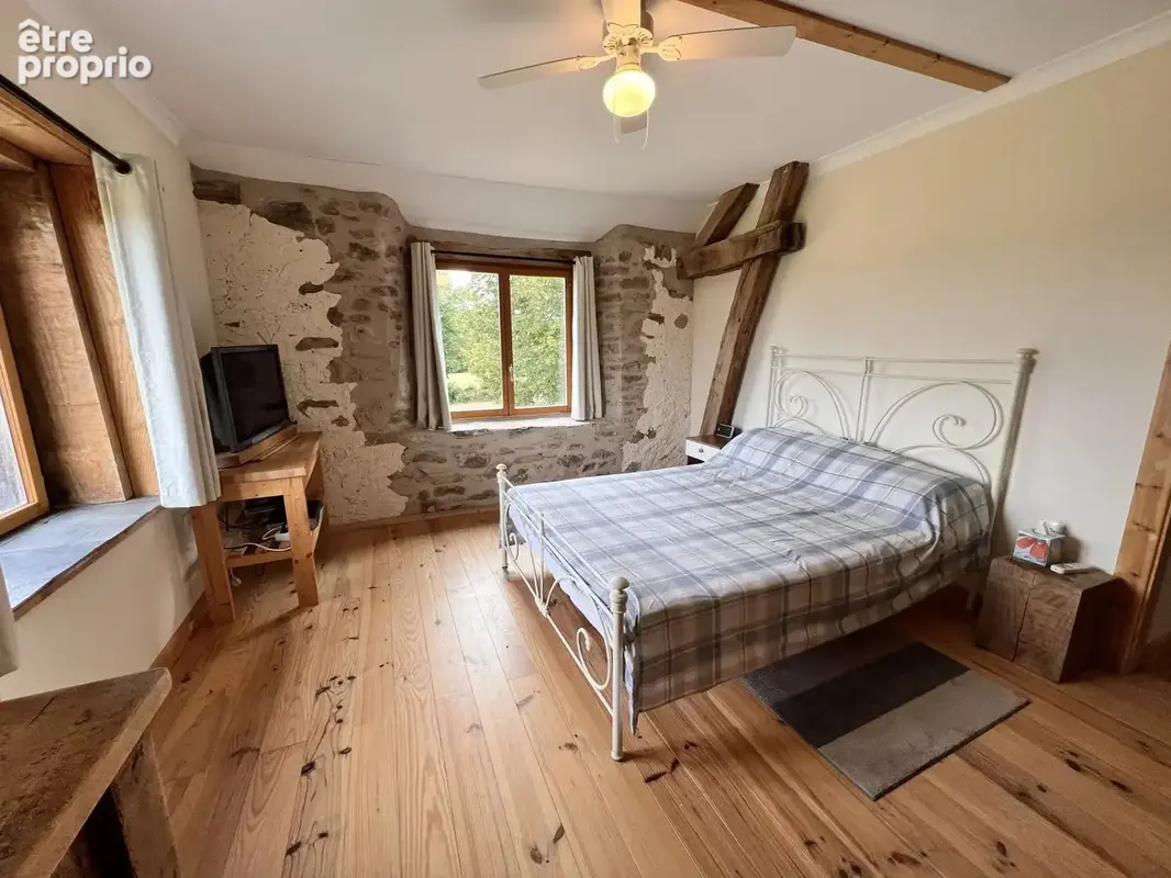 Propriété rénovée avec trois logements, située dans la campagne de l’Indre - photo 9