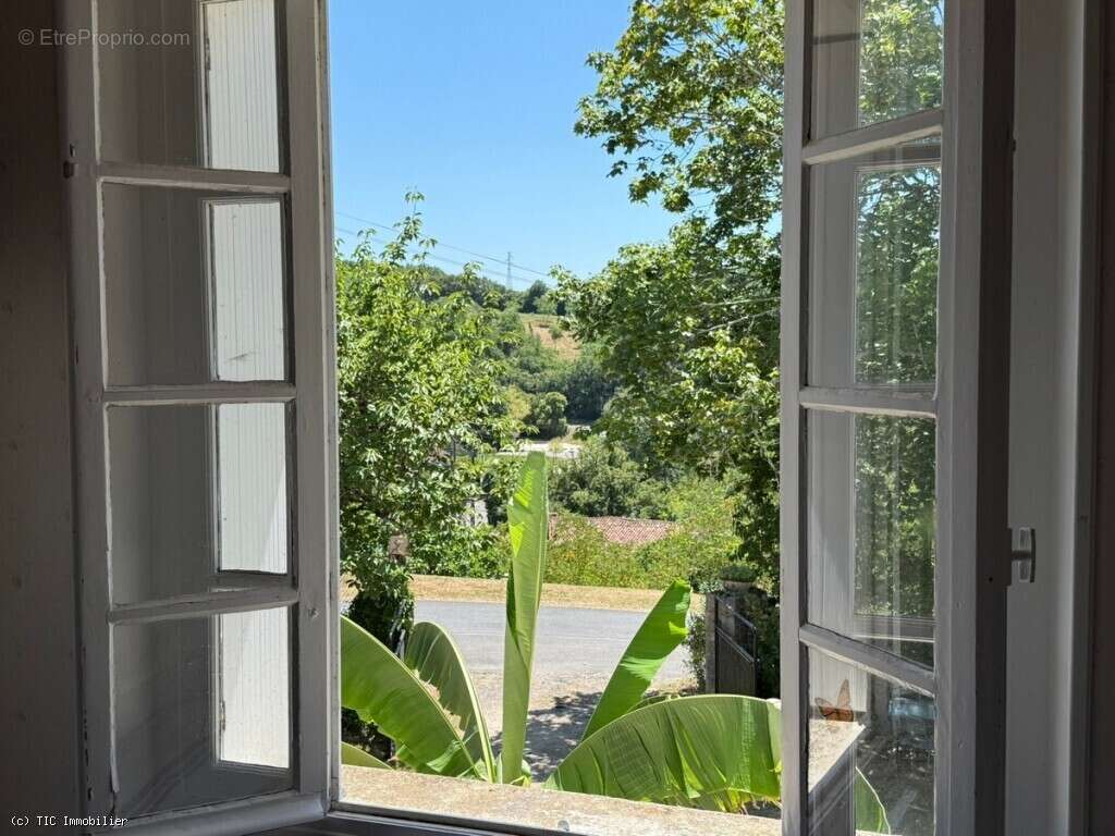 Maison à NANTEUIL-EN-VALLEE