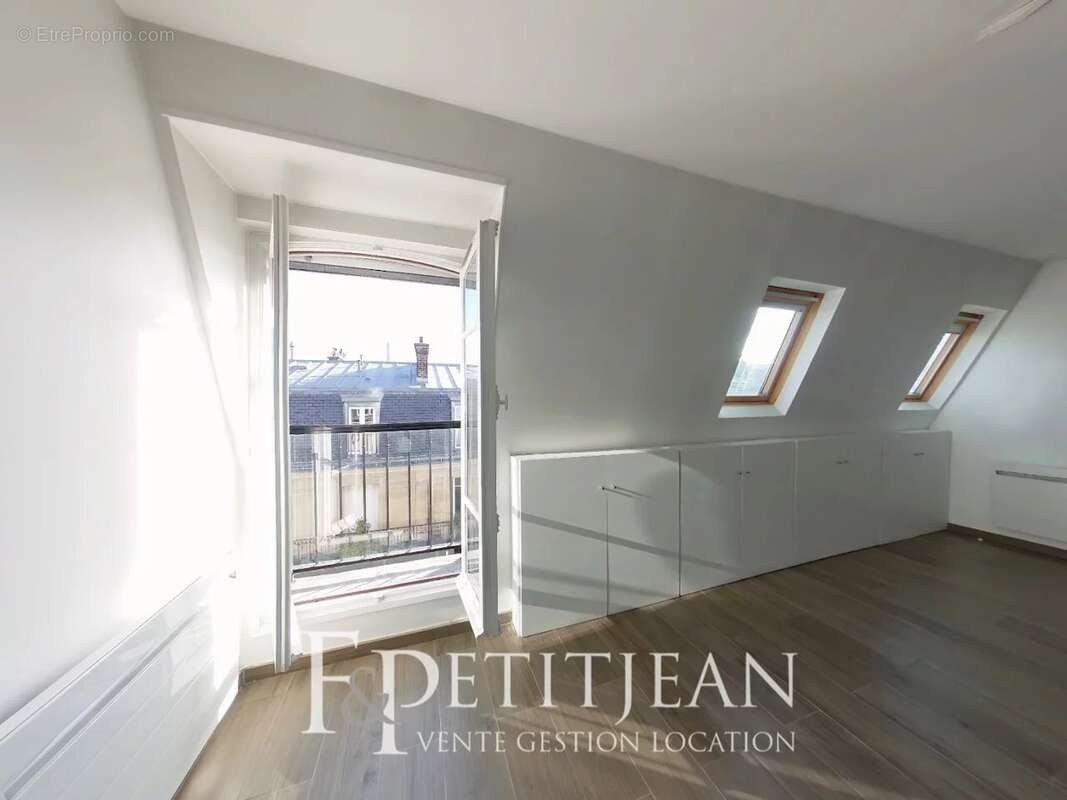 Appartement à PARIS-16E