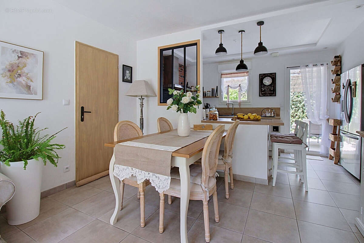 A VENDRE EN EXCLUSIVITE - Villa de 85m2 sur 411 m2 de terrain avec piscine et garage - photo 5