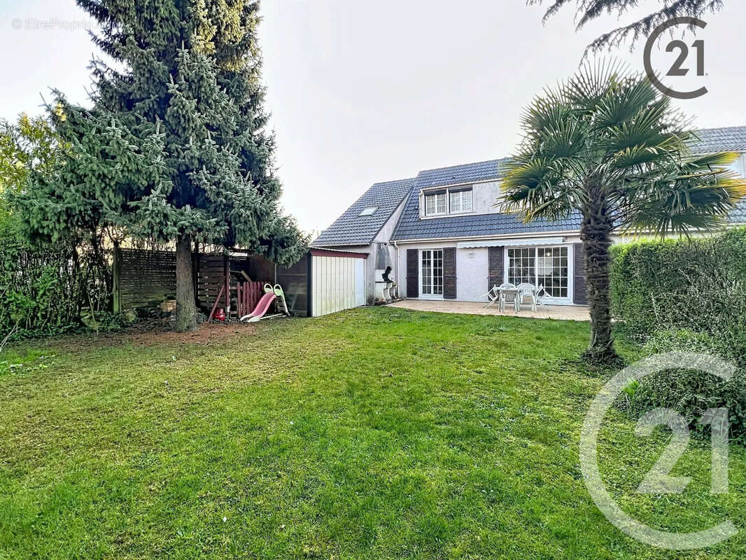 Maison à SAVIGNY-LE-TEMPLE