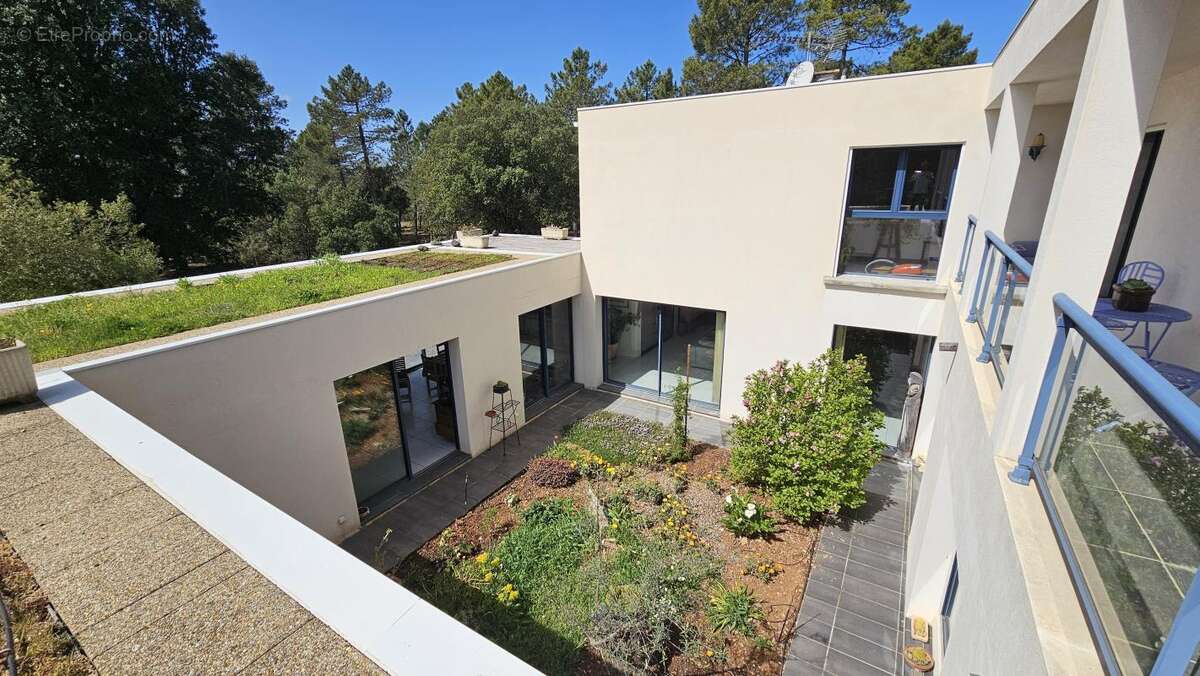 Maison à REGUSSE
