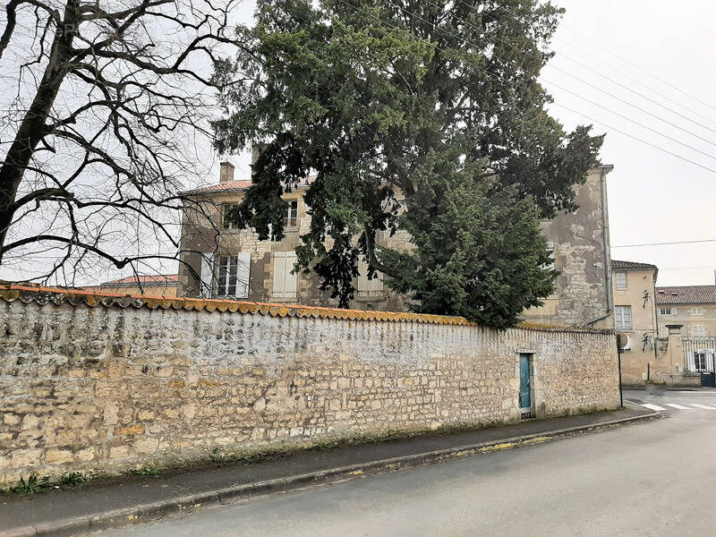Maison à FONTENAY-LE-COMTE