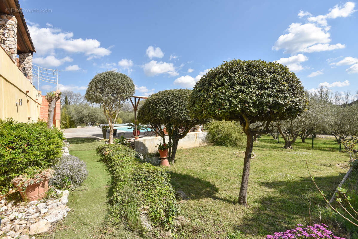 Maison à VILLECROZE