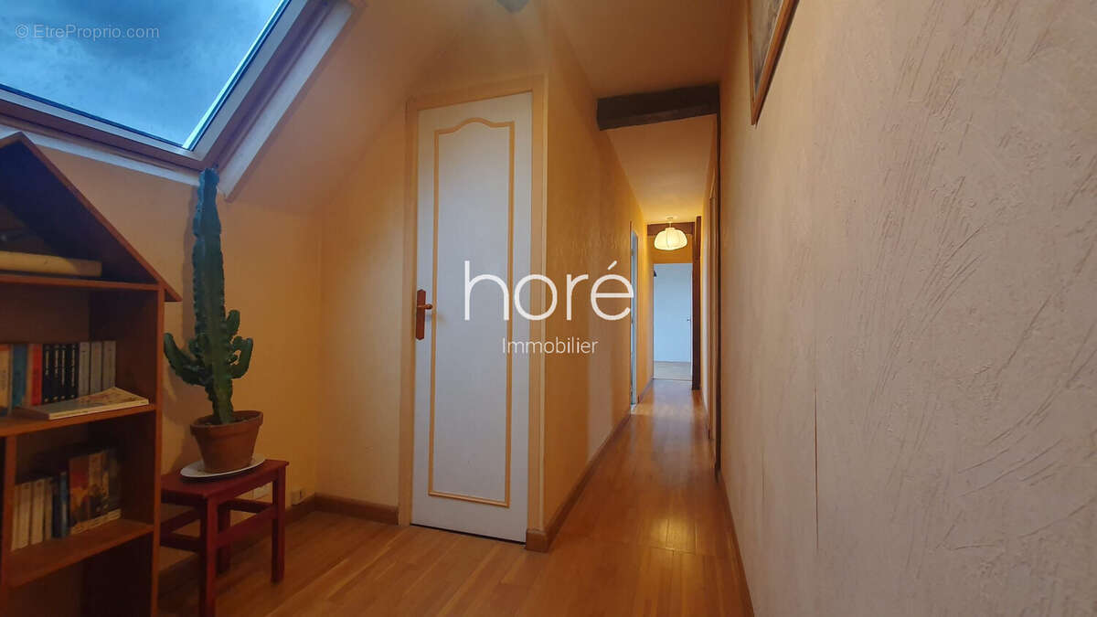 Maison à JOUY-LE-MOUTIER