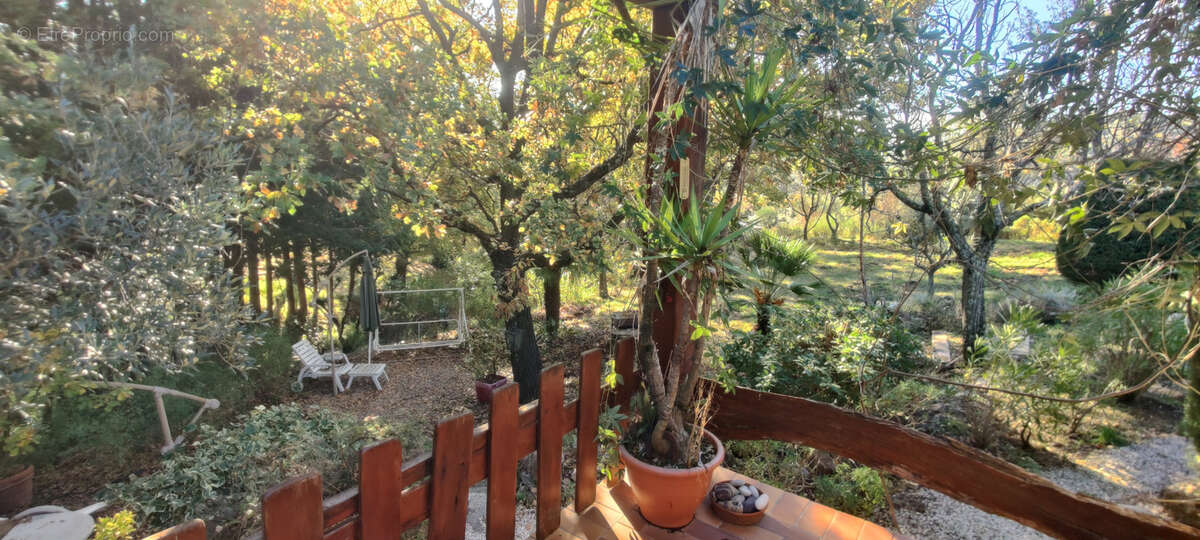 Maison à MONTFERRAT