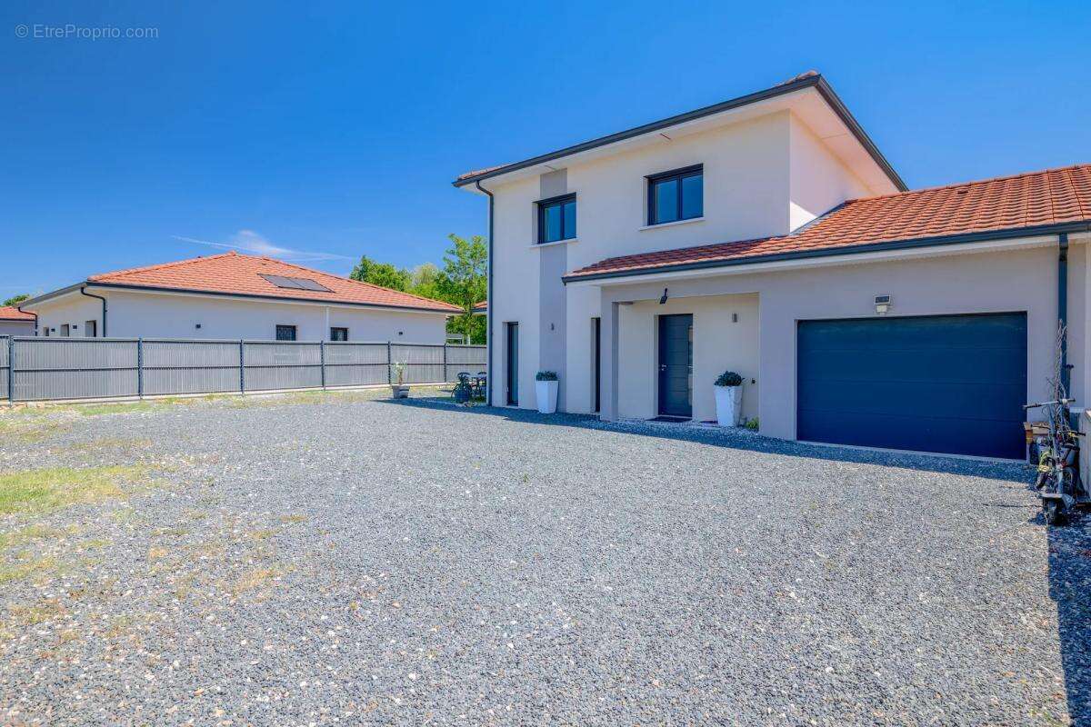 Maison de 6 pièces de 128 m² à Charvieu-Chavagneux - photo 16