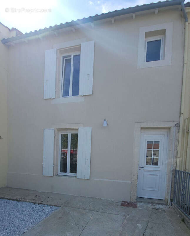 Maison à TONNAY-CHARENTE