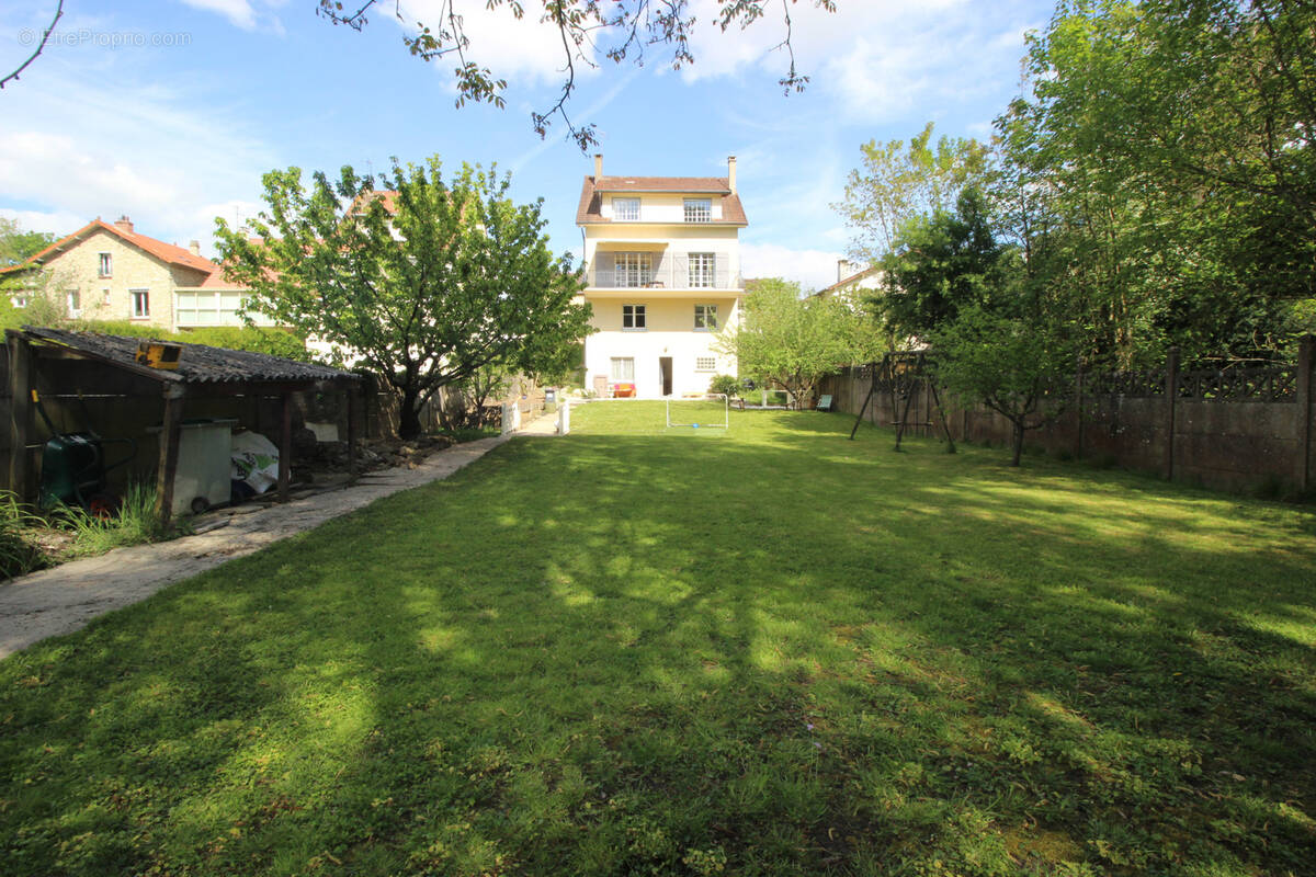 Maison à VARENNES-JARCY
