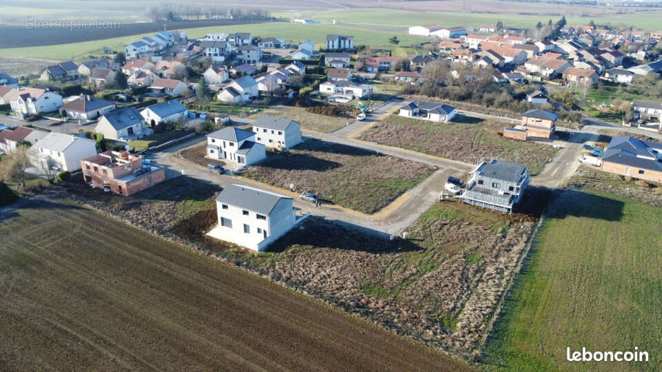 Terrain à SAINT-JULIEN-LES-METZ