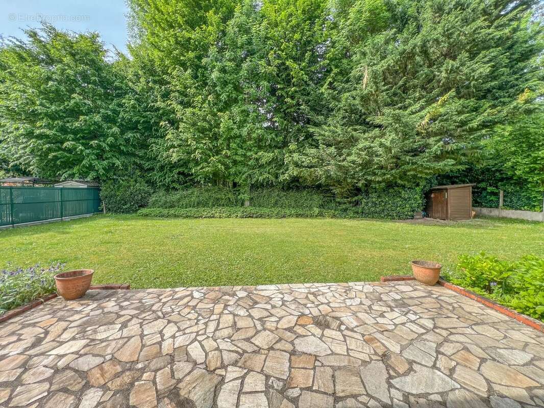 Maison à LE MESNIL-SAINT-DENIS