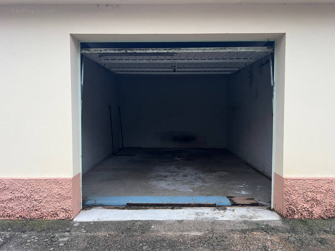 Parking à PONT-SAINT-ESPRIT