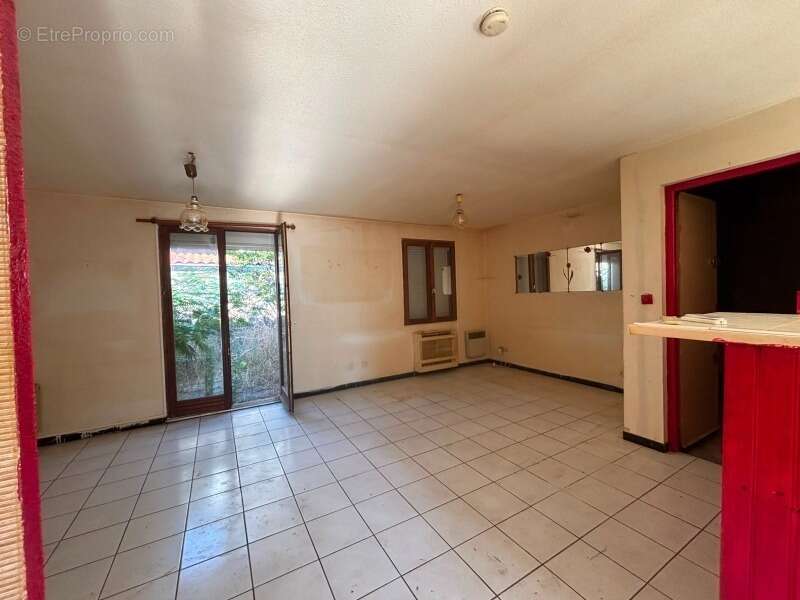 Maison à rénover à vendre 3 pièces LA CRAU (83). LOTISSEMENT LES ARQUETS - photo 3