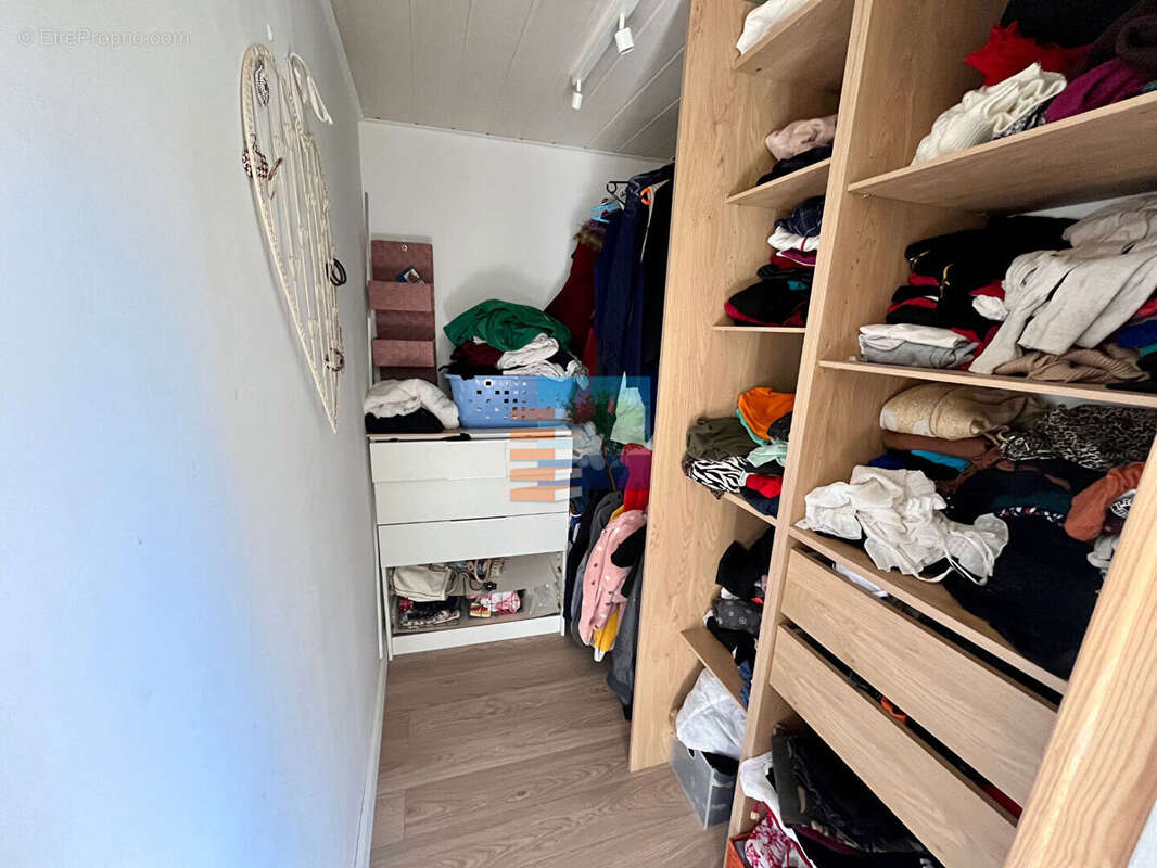 Maison à SAINT-LAURENT-DE-LA-SALANQUE