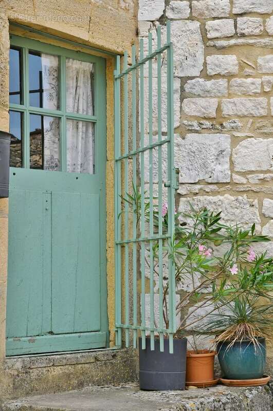 Maison de village en pierre avec terrasse tropézienne - photo 4