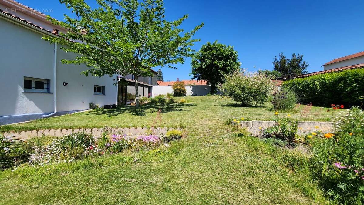 Maison à SAINT-JUNIEN