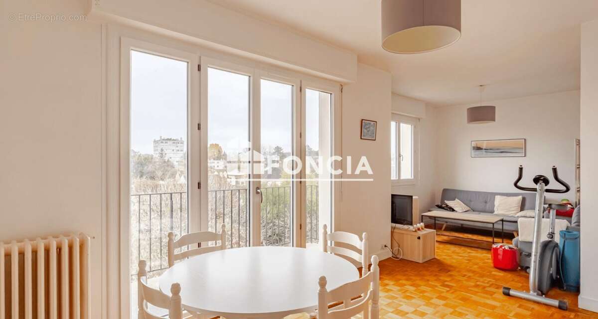 Appartement à SAINT-CYR-SUR-LOIRE