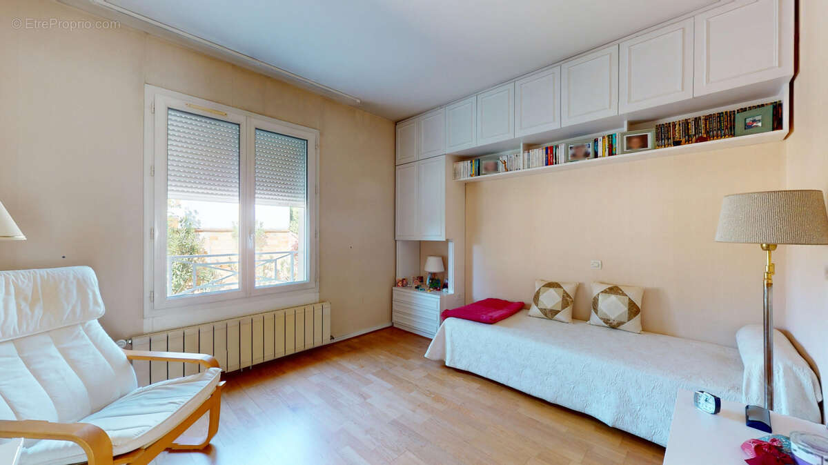 Maison à SAINTE-GENEVIEVE-DES-BOIS