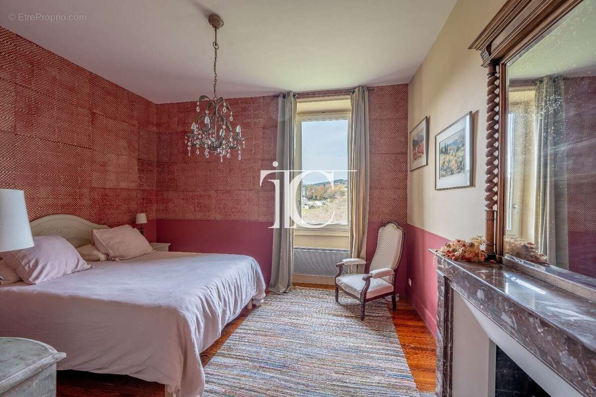 Maison à VINEZAC