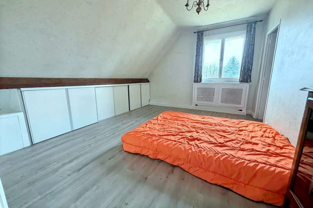 Maison à CONDE-SAINTE-LIBIAIRE