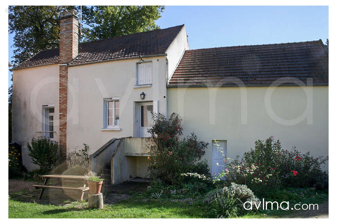 Maison à CRESPIERES