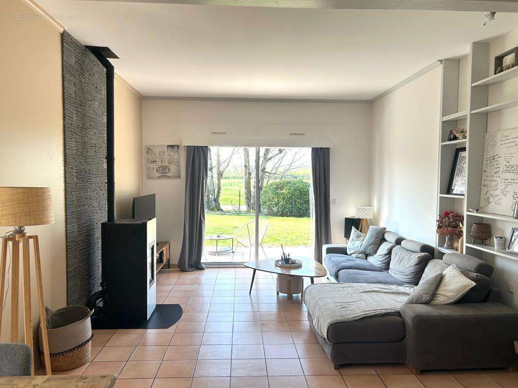 Maison à SAINT-ETIENNE-DE-TULMONT