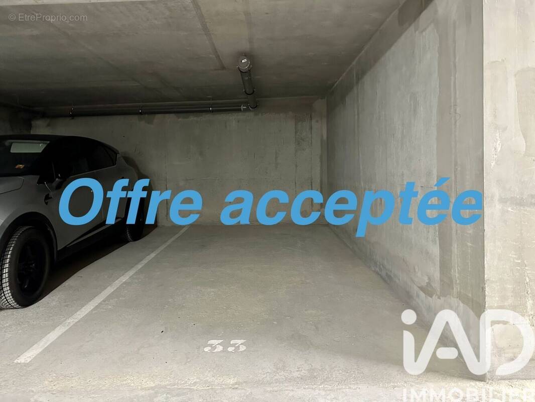 Photo 1 - Parking à REIGNIER