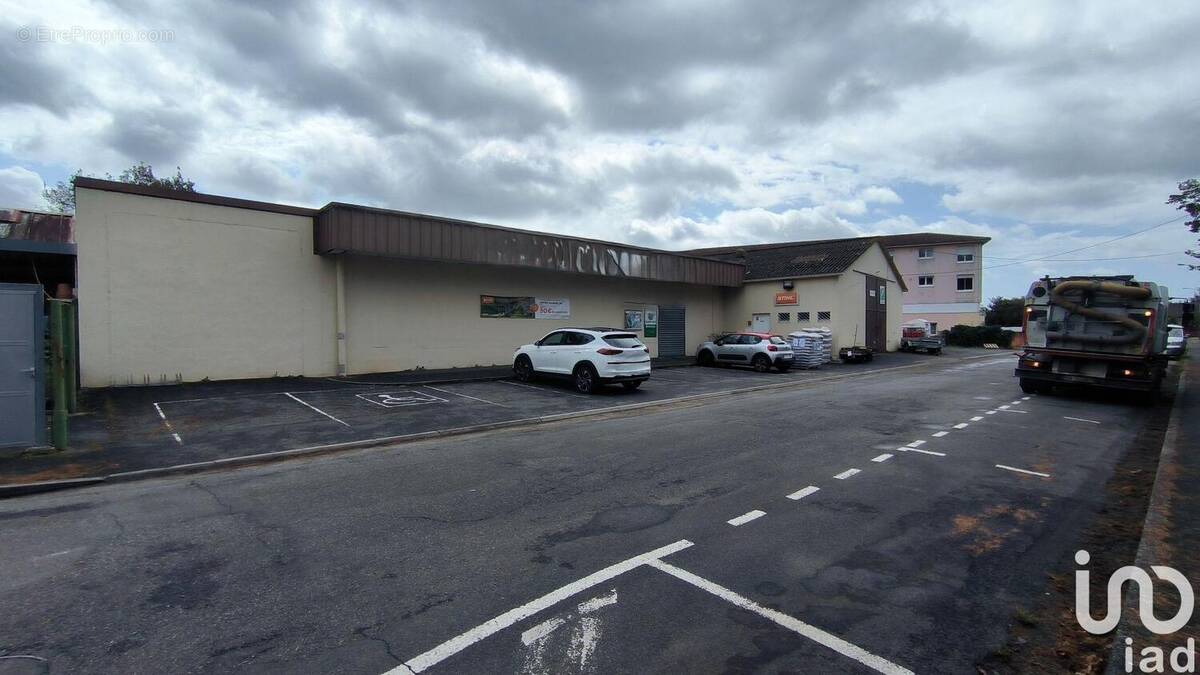 Photo 1 - Commerce à ARTIX