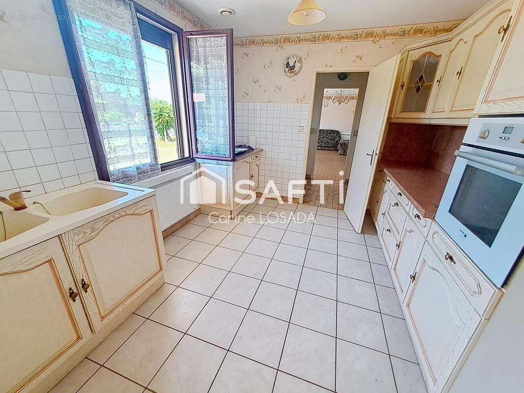 Maison 103 m² à Saint-Denis-Du-Payre  - photo 7