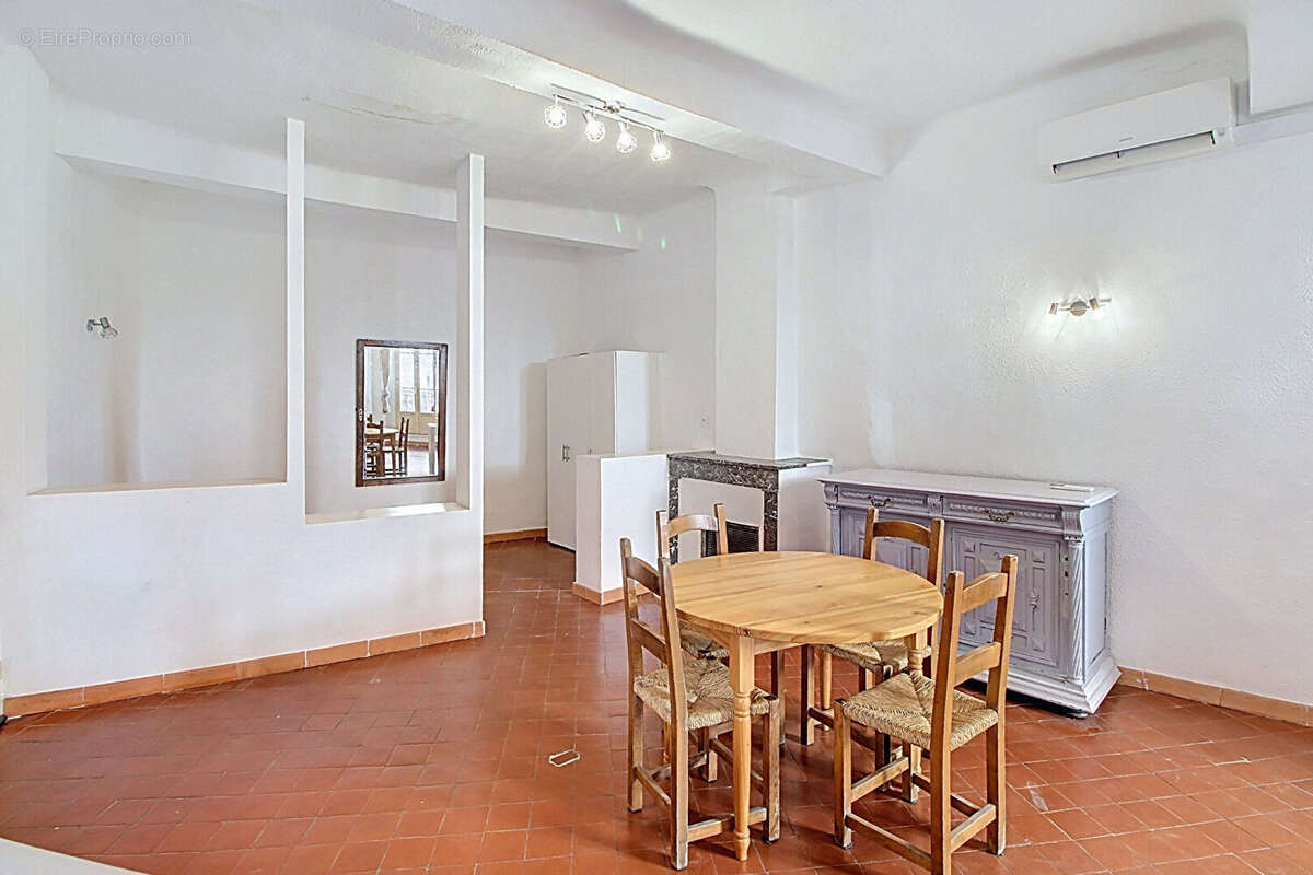 Appartement à VILLECROZE