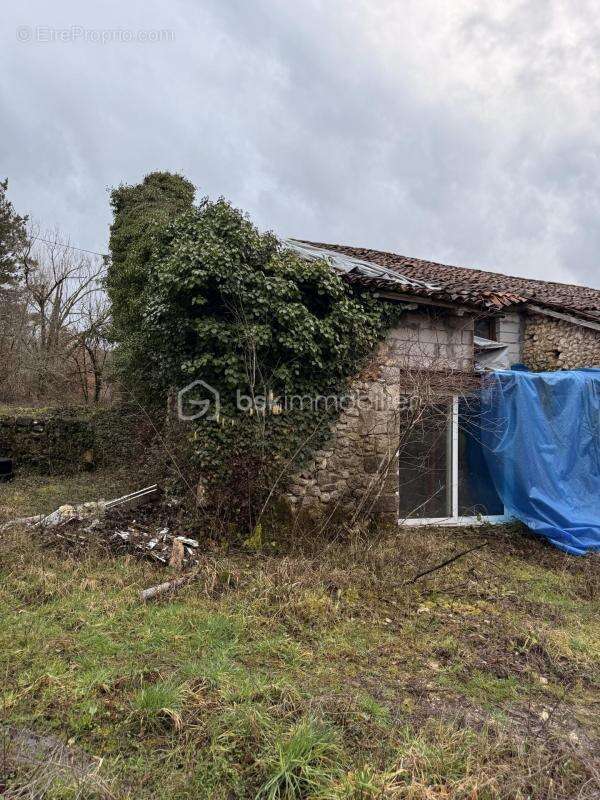 Maison à SAINTE-MARIE-DE-CHIGNAC