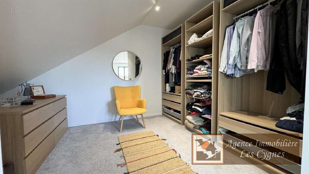 Maison à FONTAINE-LE-PORT