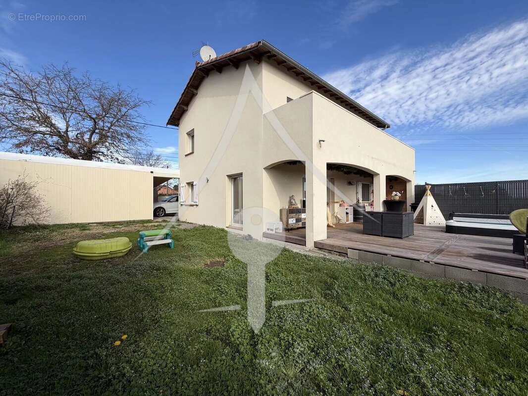 Maison à LAVERNOSE-LACASSE