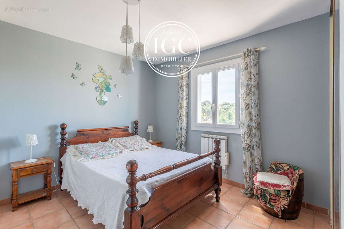 Maison t4 - 113 m² - piscine - garage - mont d'or - hopital nord - 458 m² terrain - photo 16