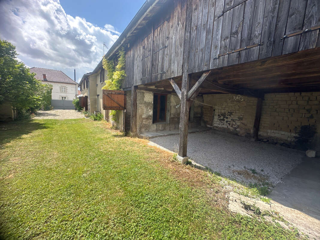 Maison à LES GRANDES-LOGES