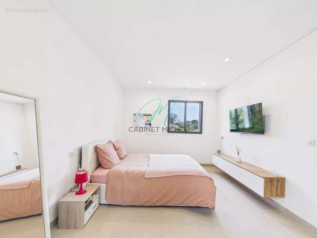 Maison à ROQUEFORT-LES-PINS