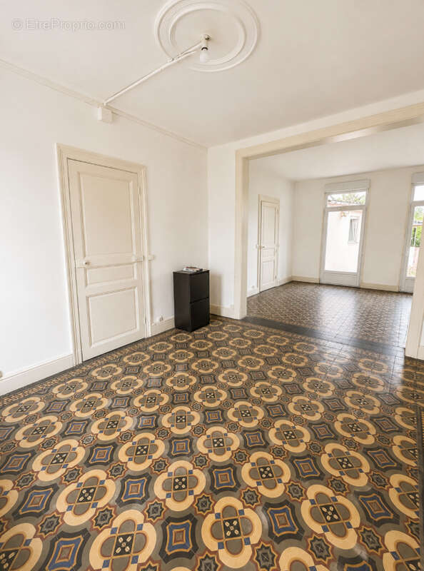 Maison lumineuse de 126 m2 avec 4 chambres et garage à La Sentinelle - photo 3