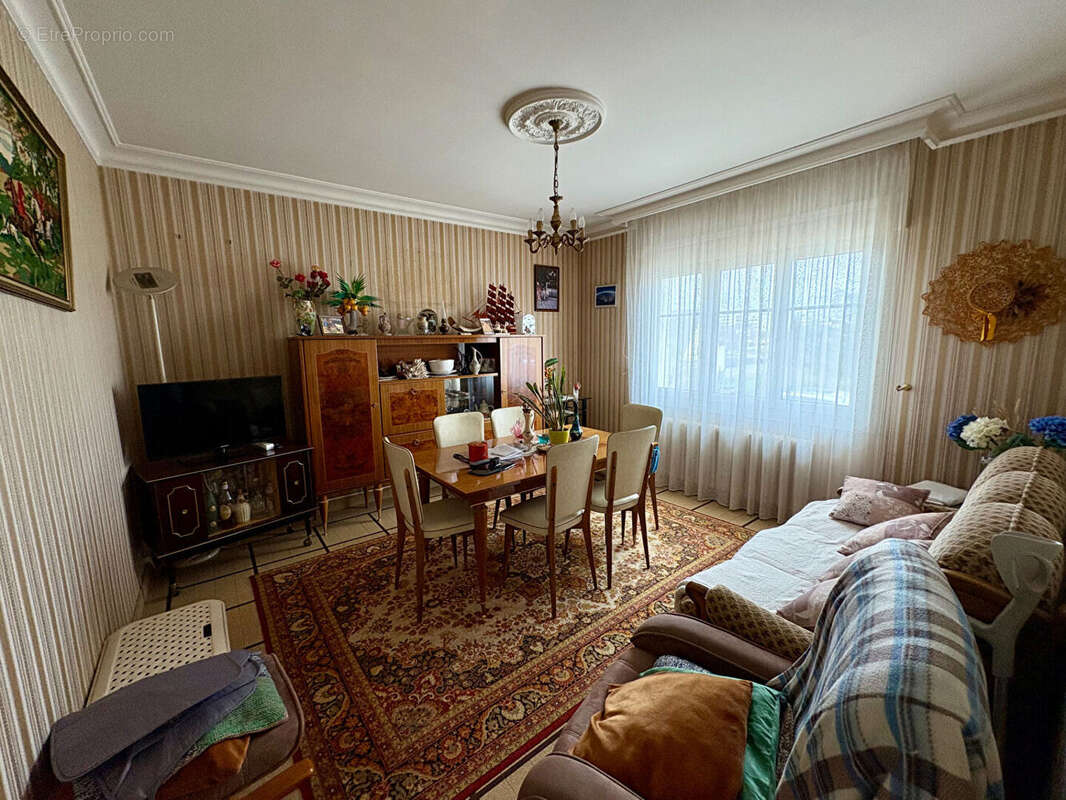 Maison à LA CHAUSSEE-SAINT-VICTOR