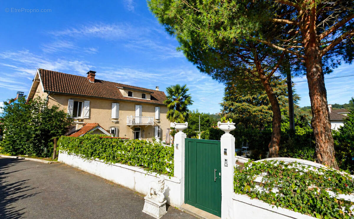 Maison à LAMARQUE-PONTACQ