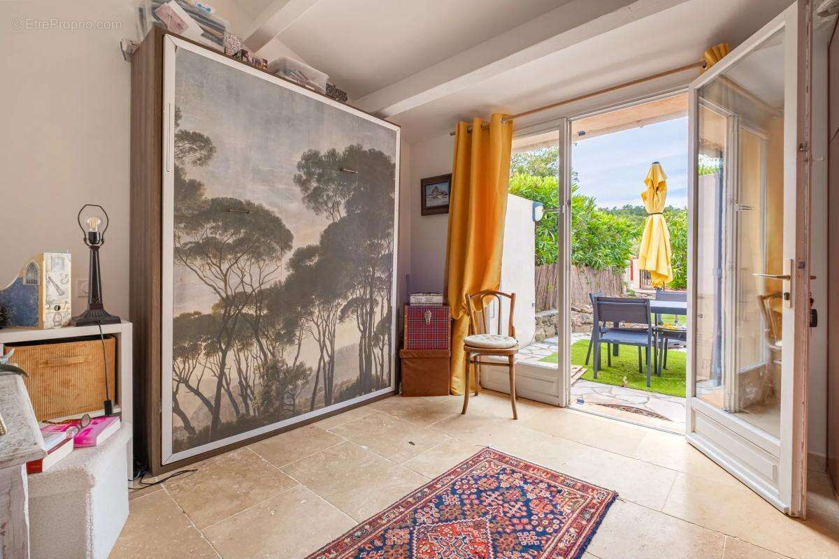Maison à ROQUEBRUNE-SUR-ARGENS