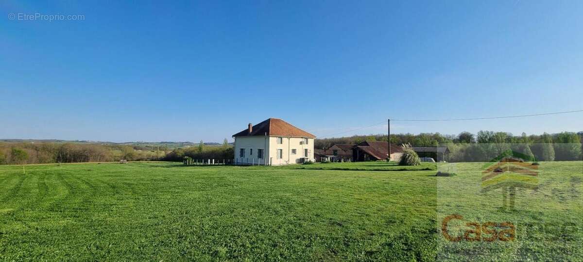 Maison à CASTELNAU-MONTRATIER