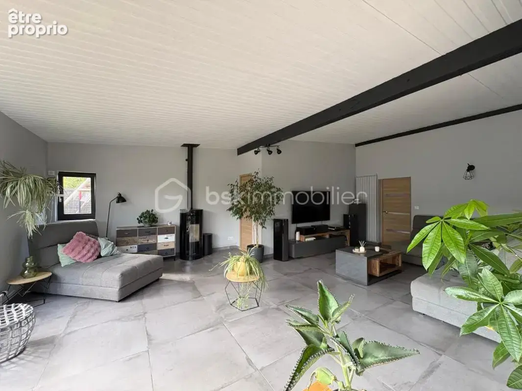 Villa individuelle de 180 m² au coeur de Sainghin-en-Mélantois - 5 chambres - caves- jardin - double garage - photo 2