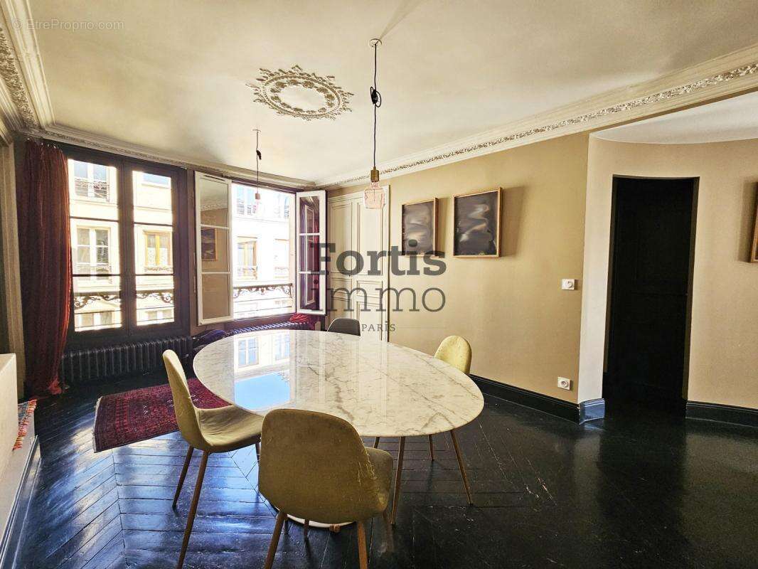 Appartement à PARIS-10E