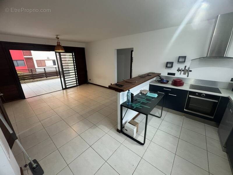 Appartement à REMIRE-MONTJOLY