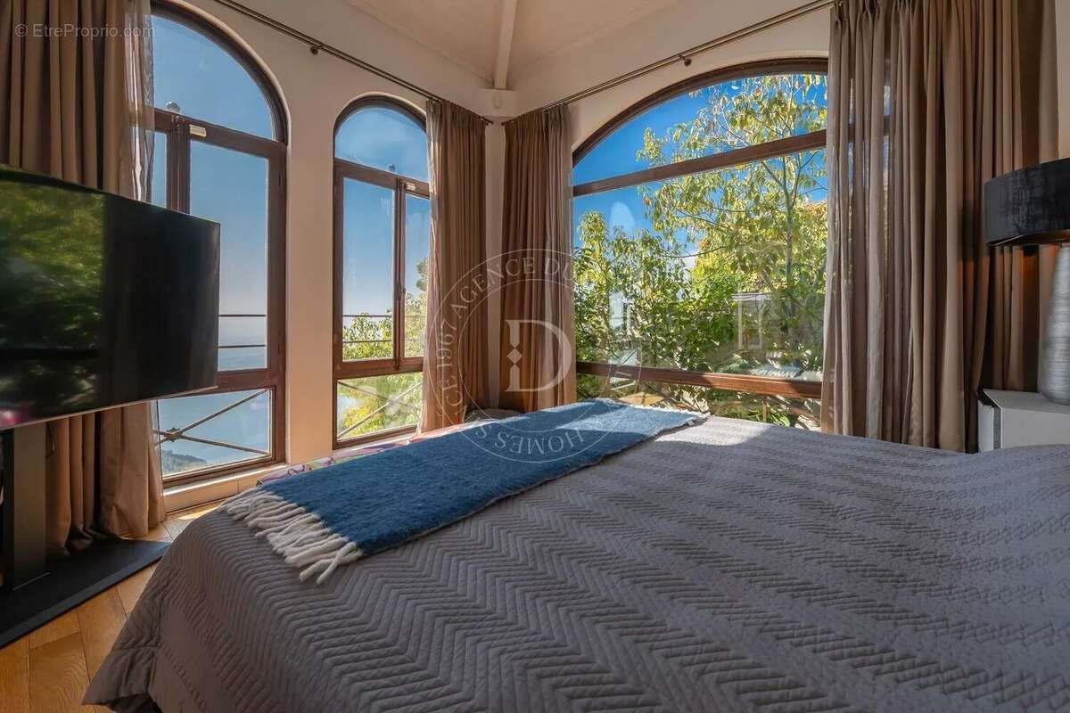 Maison à EZE