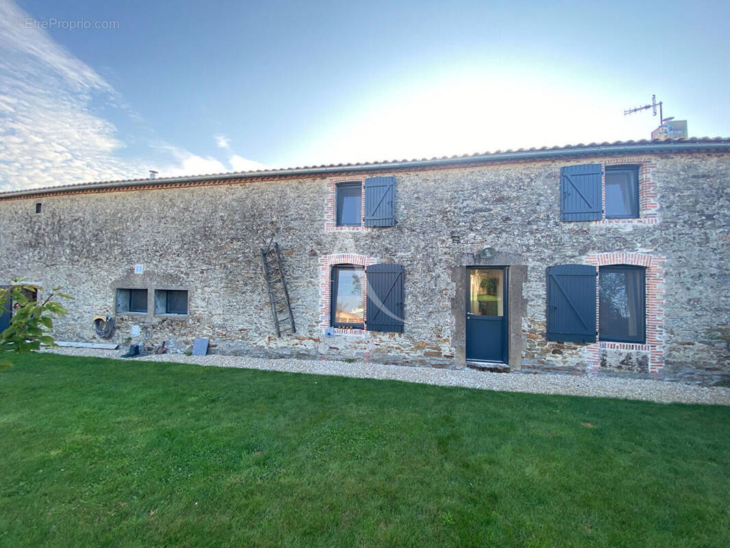 Maison à SAINT-ETIENNE-DE-MER-MORTE